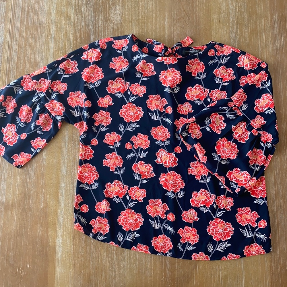 Banana Republic - floral tie back top - Small